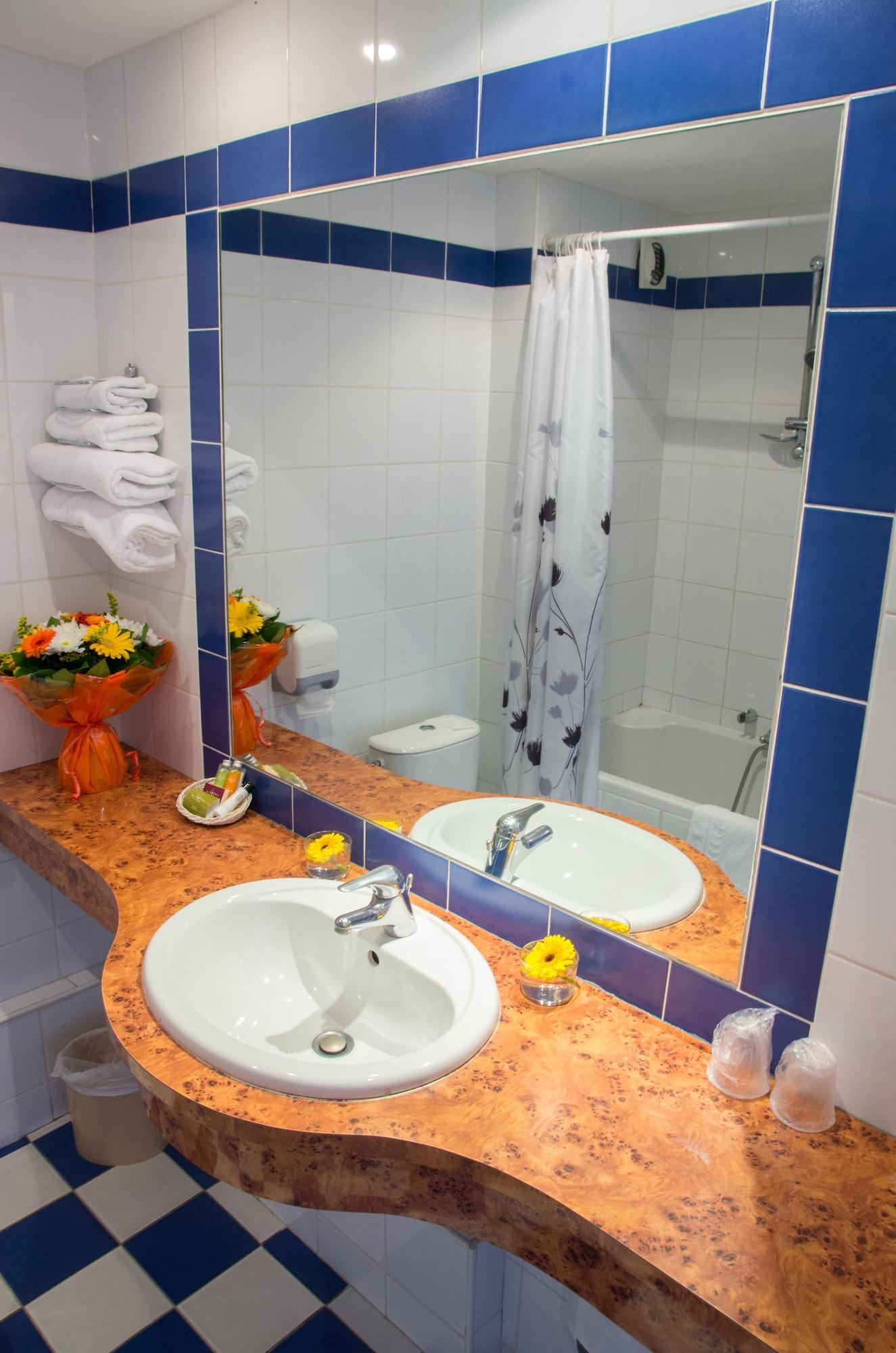 Cit'Hotel Avantici Гап Екстериор снимка